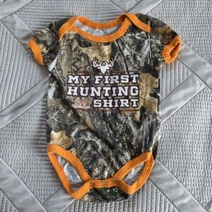 🔥5 FOR $25🔥NWOT Realtree Camo Onesie "My First Hunting Shirt" 0-3M